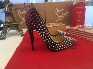 Christian Louboutin So Kate Spikes Veau Velours 